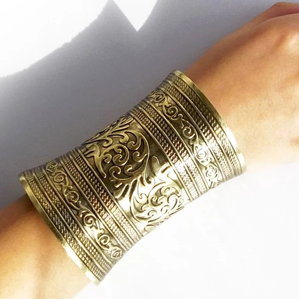 Vintage Alloy Wide Cuff Bracel - огляд і ціна Women Accessories India