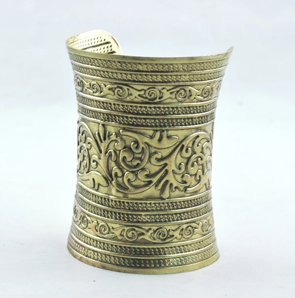 Vintage Alloy Wide Cuff Bracel - огляд і ціна Women Accessories India